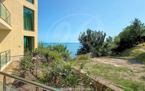 Тристаен апартамент на партерен етаж с морска гледка — Golf Coast
